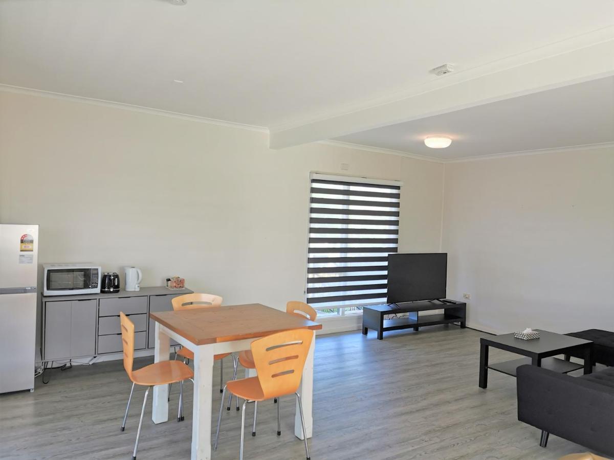 Bathurst Explorers Motel Екстериор снимка