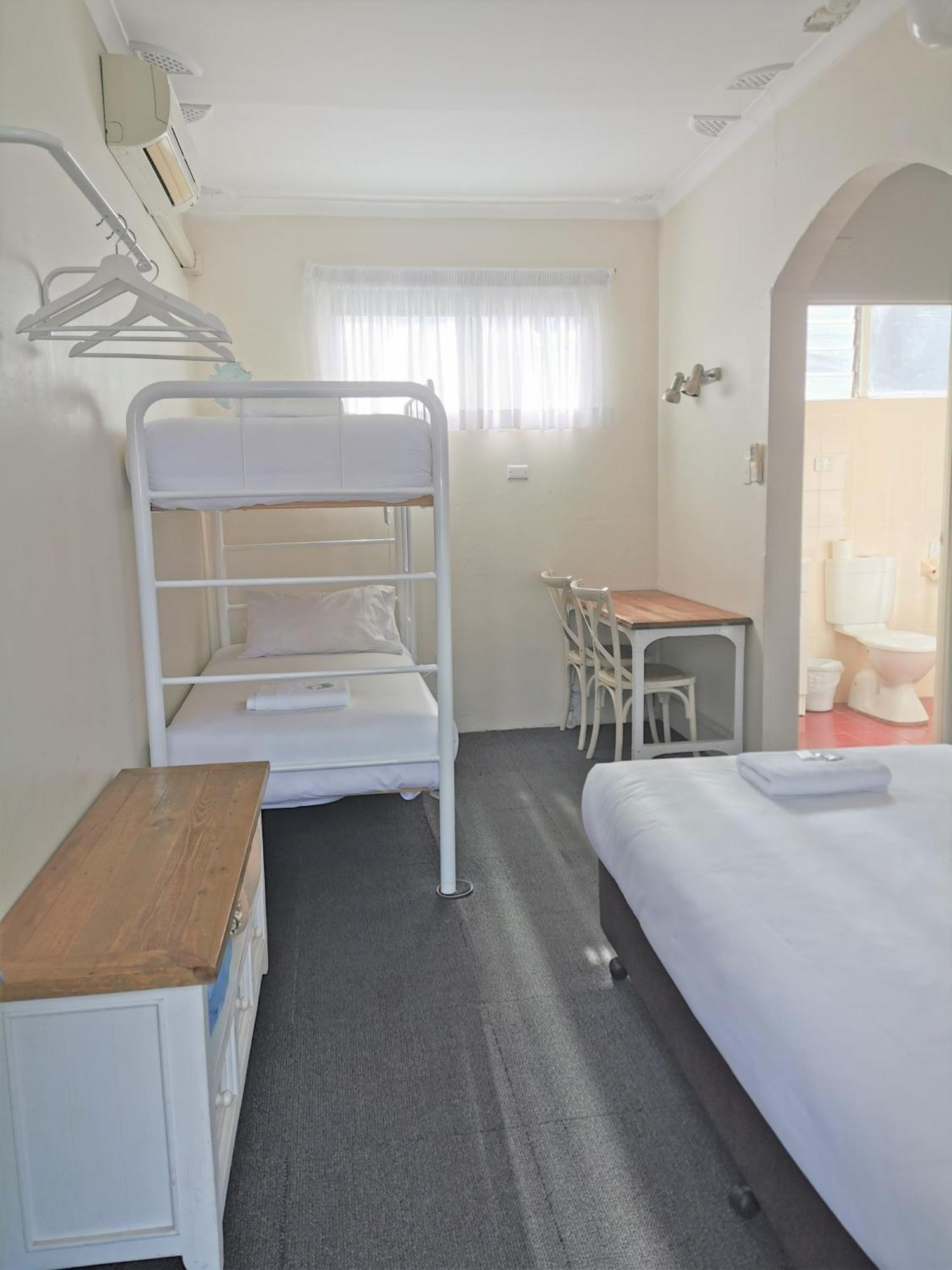 Bathurst Explorers Motel Екстериор снимка